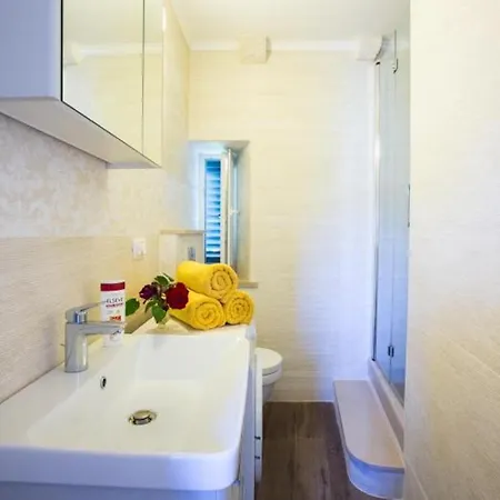 Sweet Old Stone House Дом отдыха