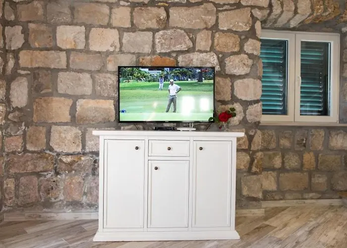 Semesterbostad Sweet Old Stone House *