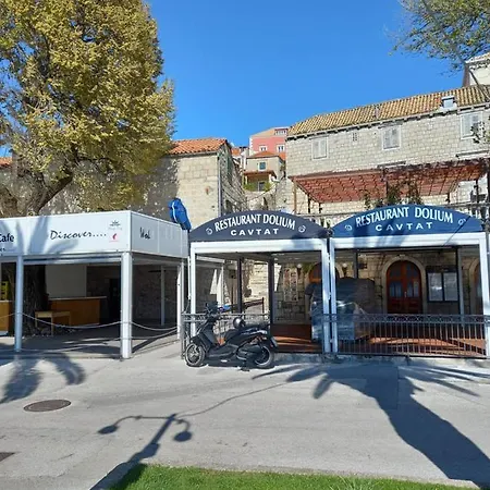 Sweet Old Stone House קאבטאט