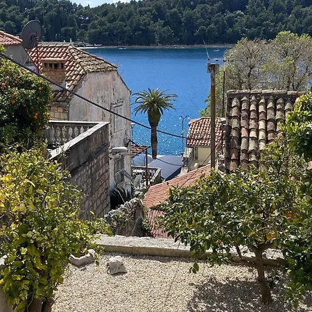 בית נופש Sweet Old Stone House קאבטאט