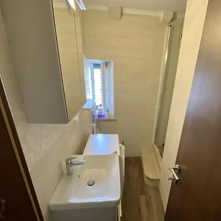 Sweet Old Stone House קאבטאט