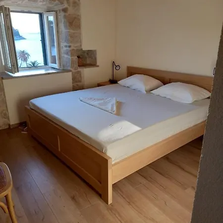 בית נופש Sweet Old Stone House *